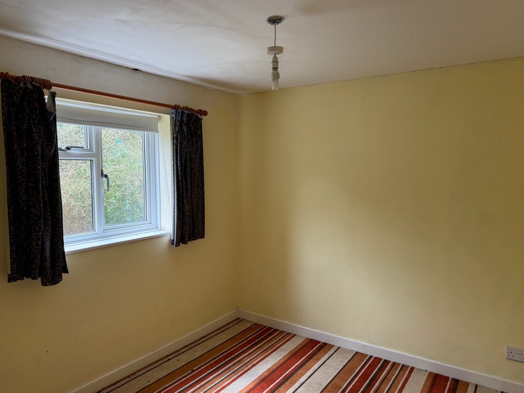 Lot: 64 - END-TERRACE COTTAGE FOR IMPROVEMENT - Bedroom 3